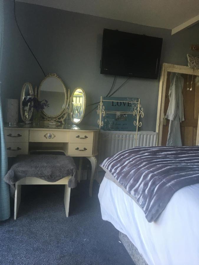 And Bed & Breakfast *